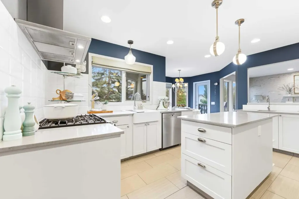 6011 Signal Ridge Heights SW Calgary AB T3H 2N8