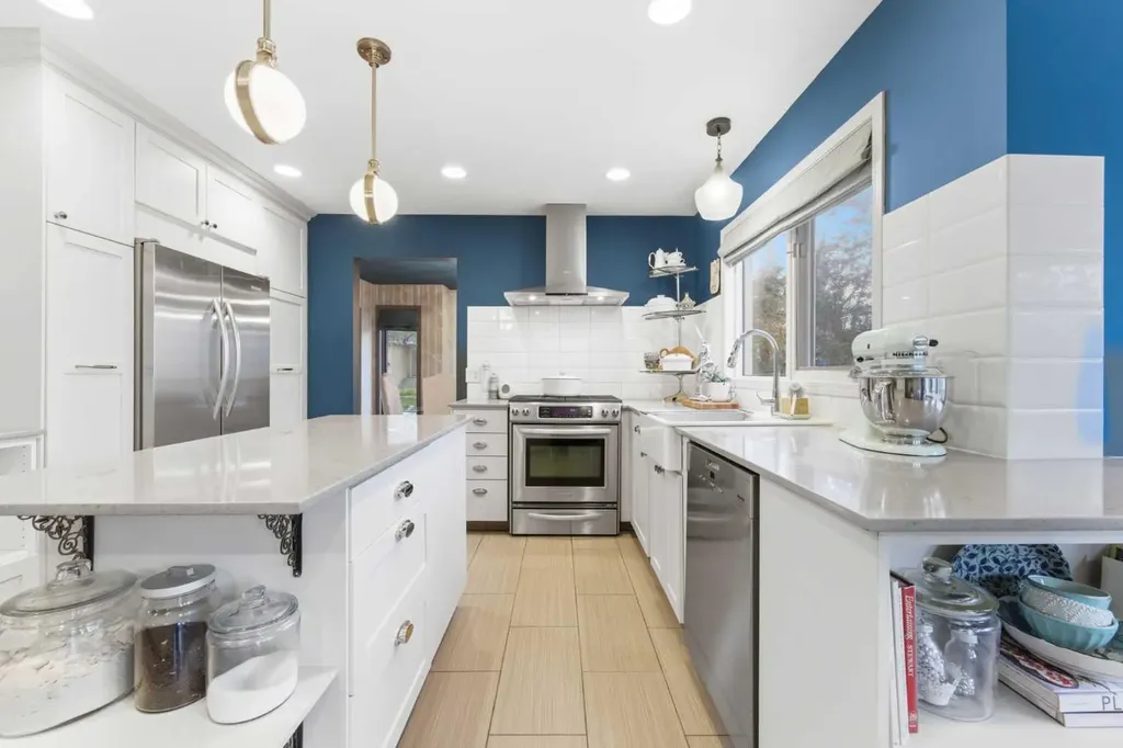 6011 Signal Ridge Heights SW Calgary AB T3H 2N8