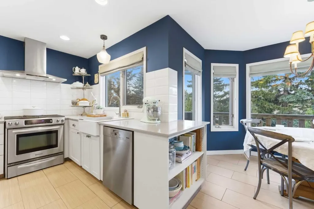 6011 Signal Ridge Heights SW Calgary AB T3H 2N8