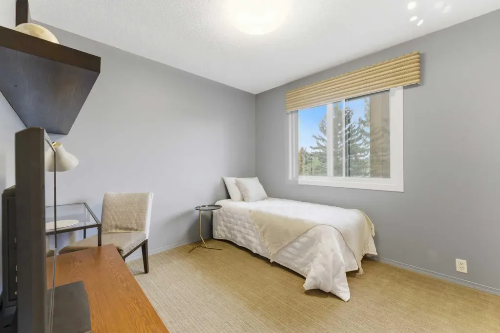 6011 Signal Ridge Heights SW Calgary AB T3H 2N8