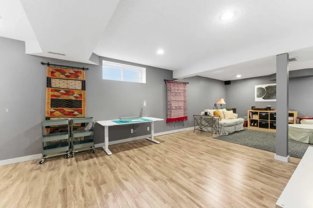 6011 Signal Ridge Heights SW Calgary AB T3H 2N8