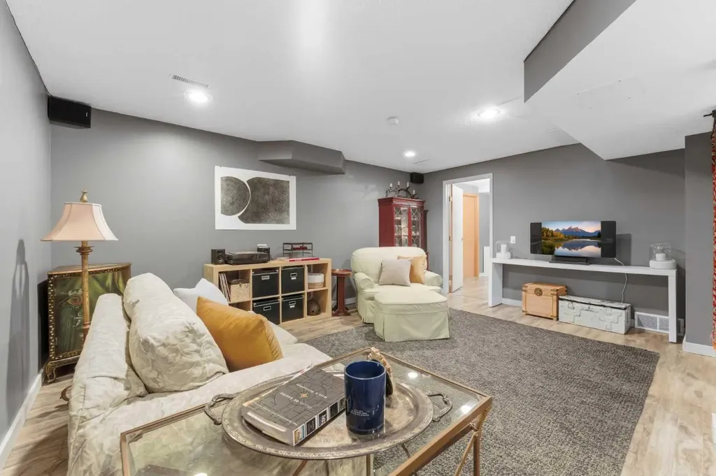 6011 Signal Ridge Heights SW Calgary AB T3H 2N8