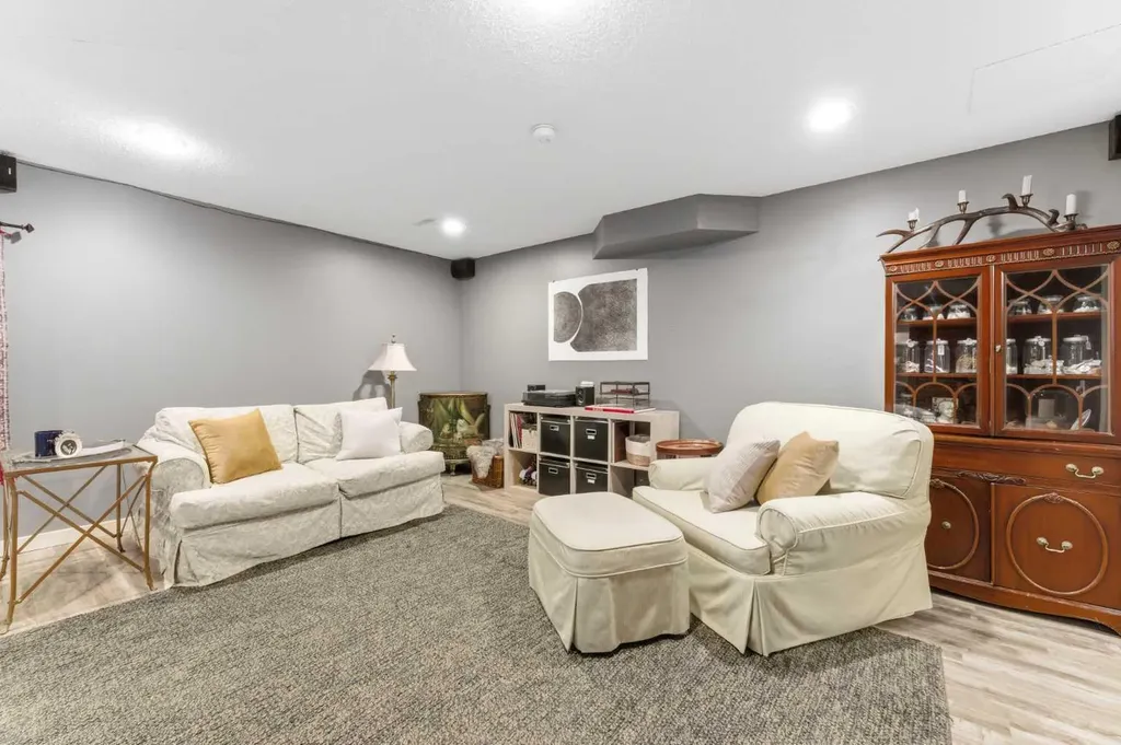 6011 Signal Ridge Heights SW Calgary AB T3H 2N8