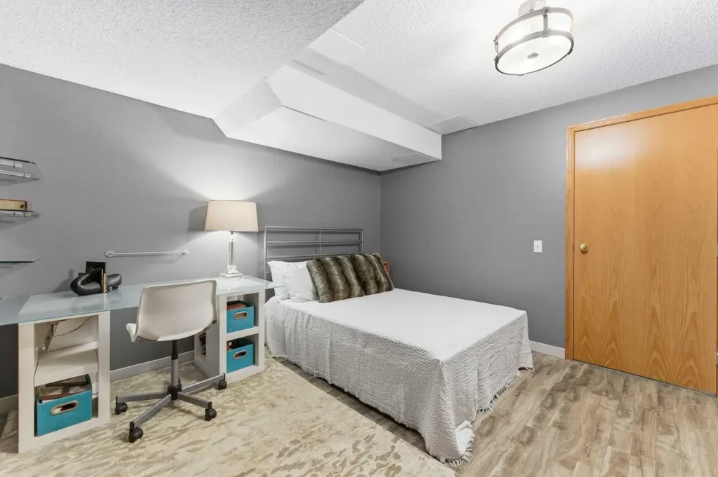 6011 Signal Ridge Heights SW Calgary AB T3H 2N8