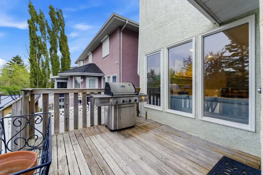 6011 Signal Ridge Heights SW Calgary AB T3H 2N8