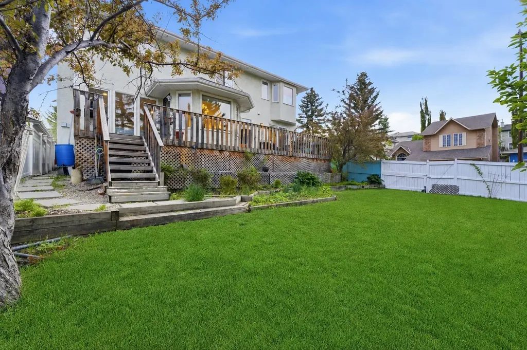 6011 Signal Ridge Heights SW Calgary AB T3H 2N8