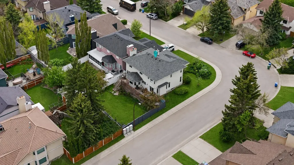 6011 Signal Ridge Heights SW Calgary AB T3H 2N8