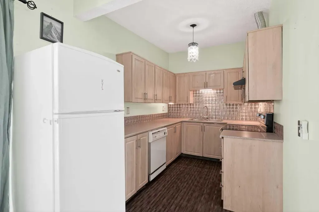 2240A 43 Street SE Calgary AB T2B 1H5