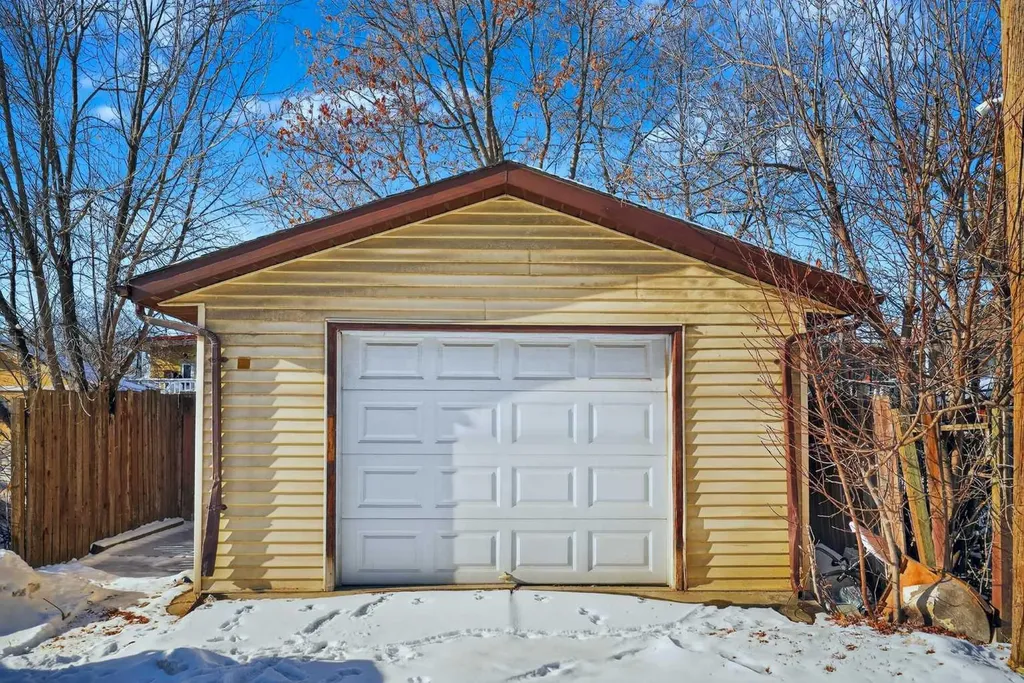 2240A 43 Street SE Calgary AB T2B 1H5
