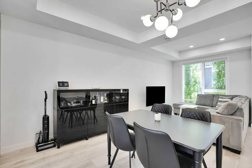 4012 Kovitz Lane NW Calgary AB T3B 6H3