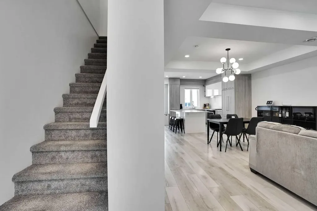 4012 Kovitz Lane NW Calgary AB T3B 6H3