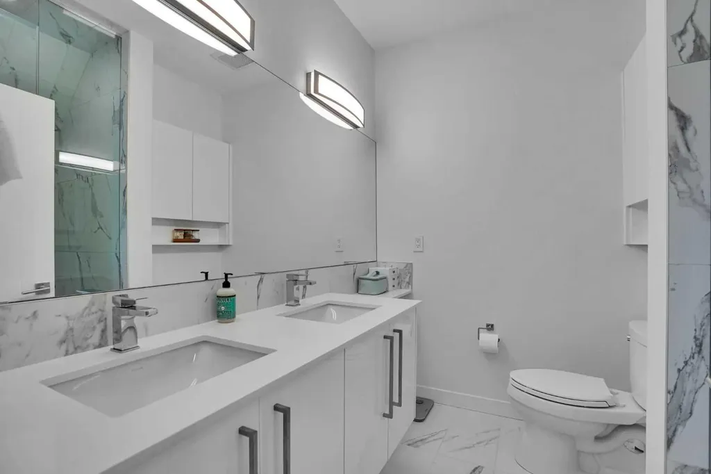 4012 Kovitz Lane NW Calgary AB T3B 6H3