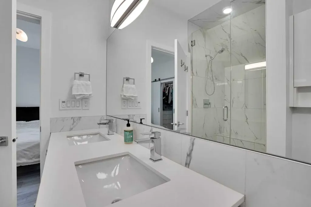 4012 Kovitz Lane NW Calgary AB T3B 6H3