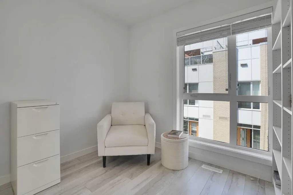 4012 Kovitz Lane NW Calgary AB T3B 6H3