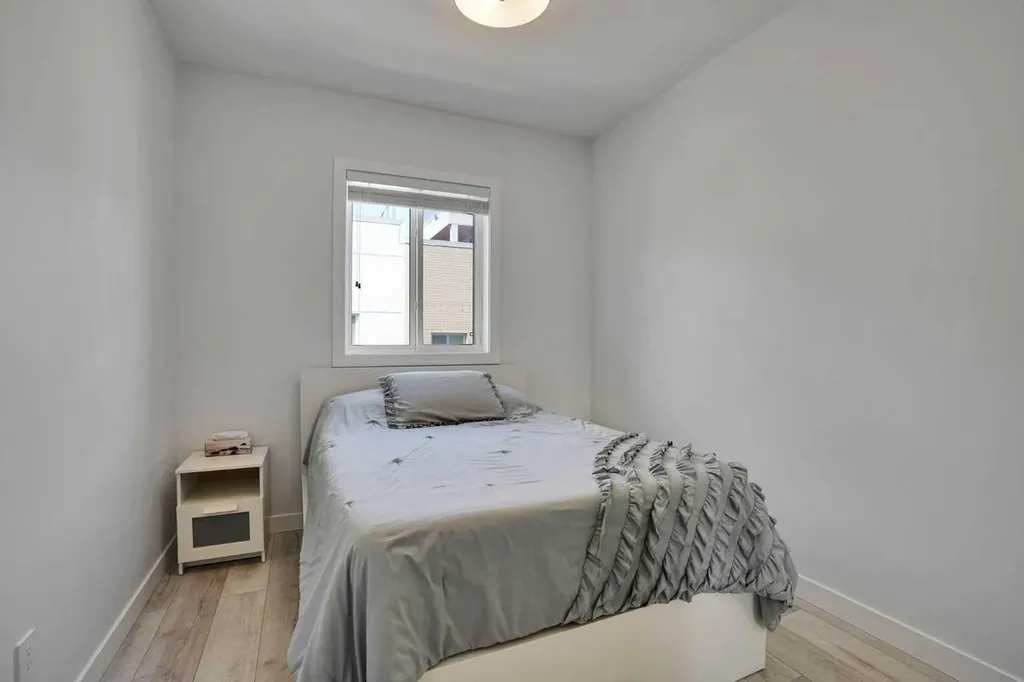 4012 Kovitz Lane NW Calgary AB T3B 6H3
