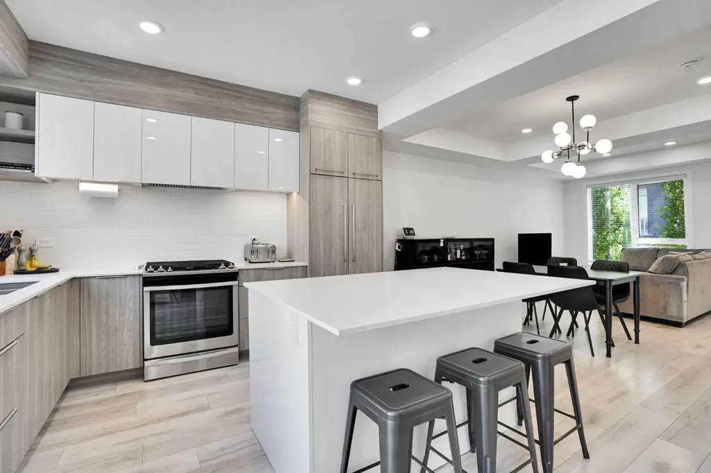 4012 Kovitz Lane NW Calgary AB T3B 6H3
