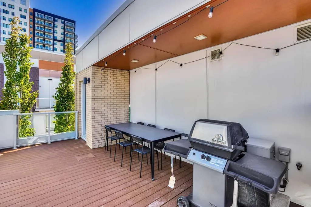 4012 Kovitz Lane NW Calgary AB T3B 6H3