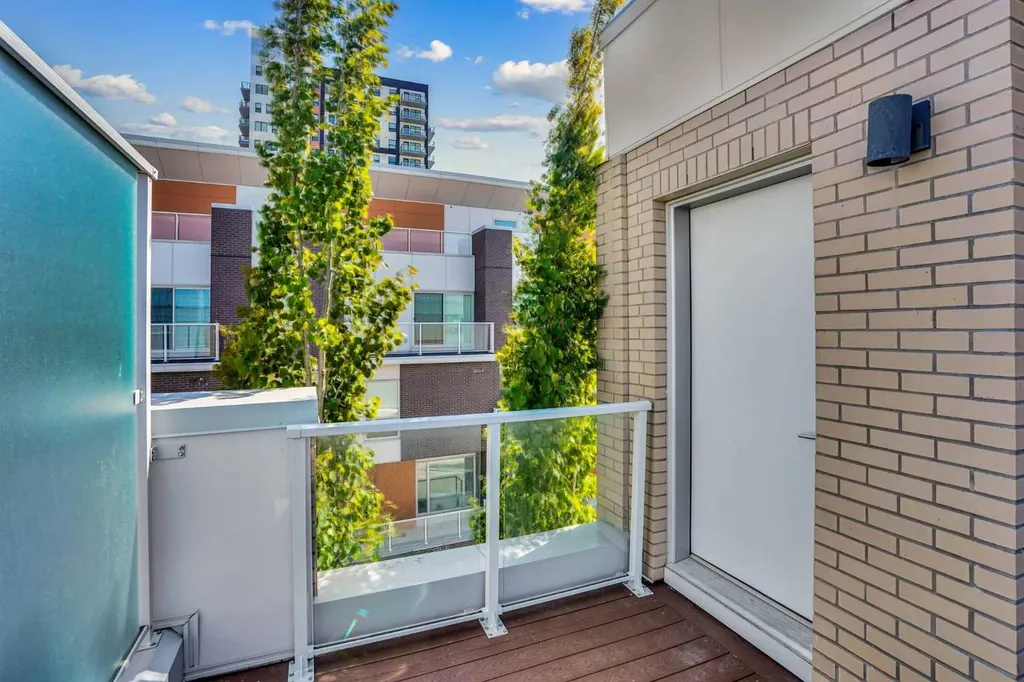 4012 Kovitz Lane NW Calgary AB T3B 6H3