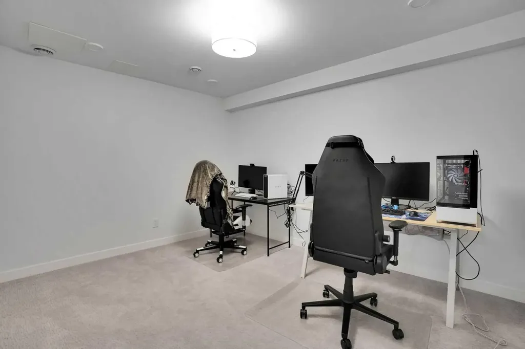 4012 Kovitz Lane NW Calgary AB T3B 6H3