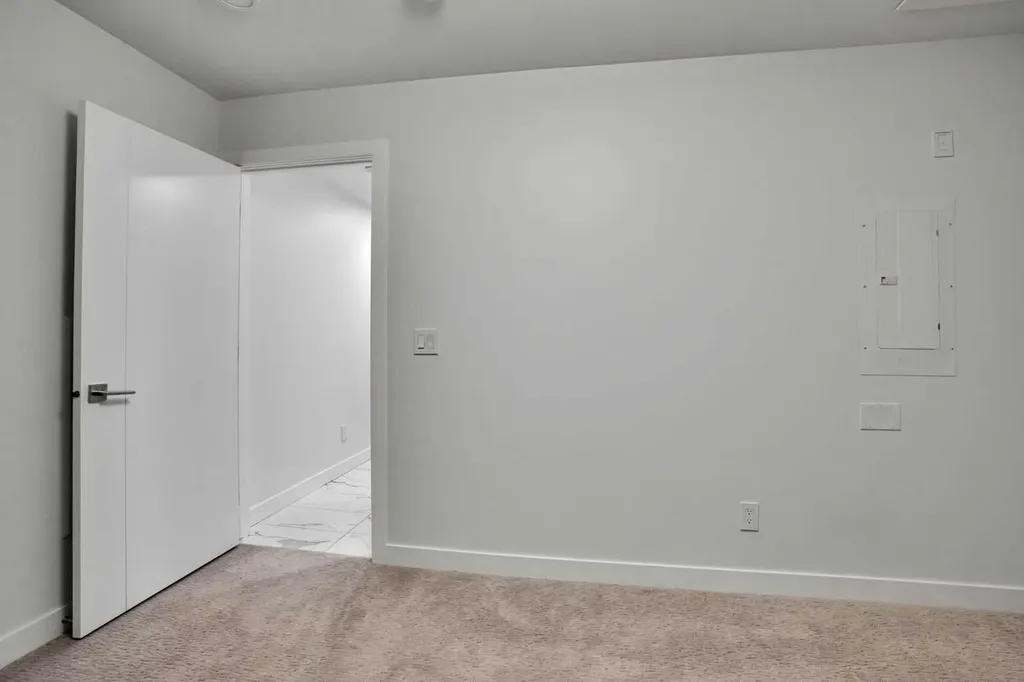 4012 Kovitz Lane NW Calgary AB T3B 6H3