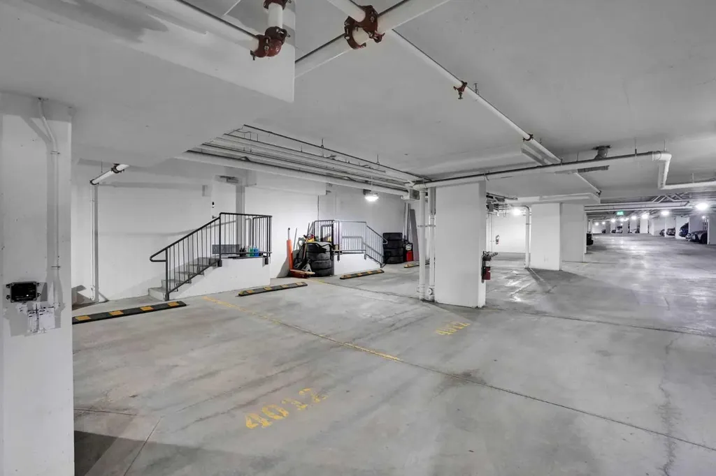 4012 Kovitz Lane NW Calgary AB T3B 6H3