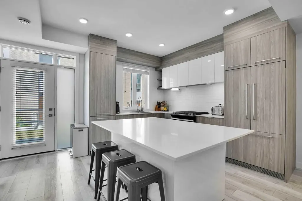 4012 Kovitz Lane NW Calgary AB T3B 6H3
