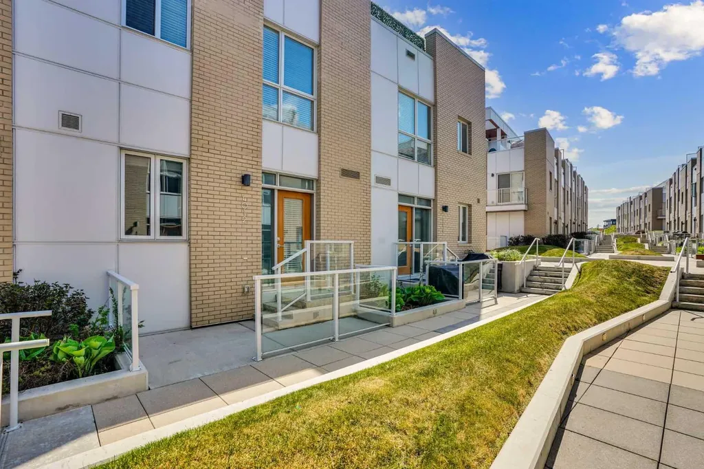 4012 Kovitz Lane NW Calgary AB T3B 6H3