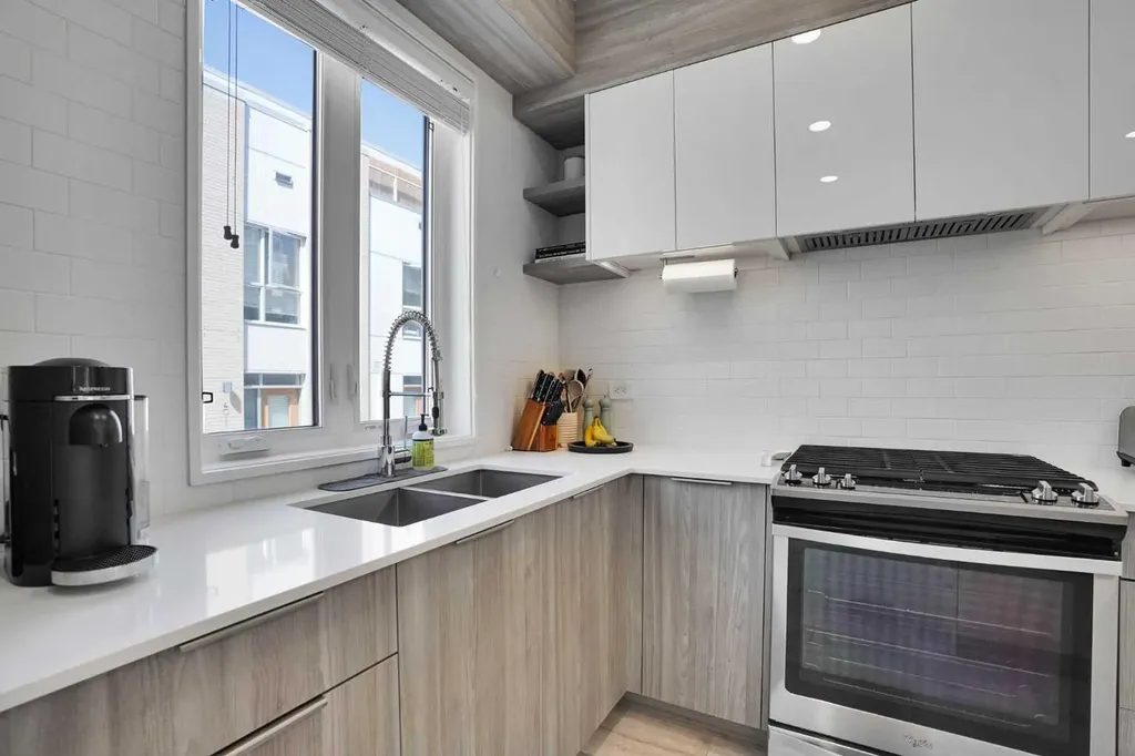 4012 Kovitz Lane NW Calgary AB T3B 6H3