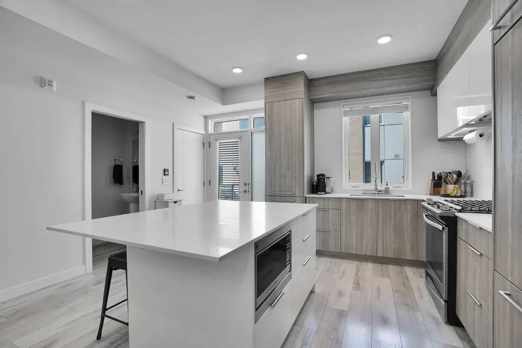 4012 Kovitz Lane NW Calgary AB T3B 6H3