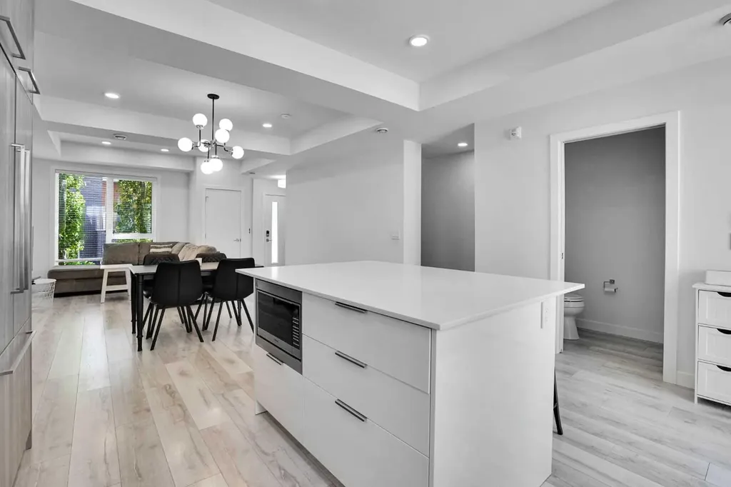 4012 Kovitz Lane NW Calgary AB T3B 6H3