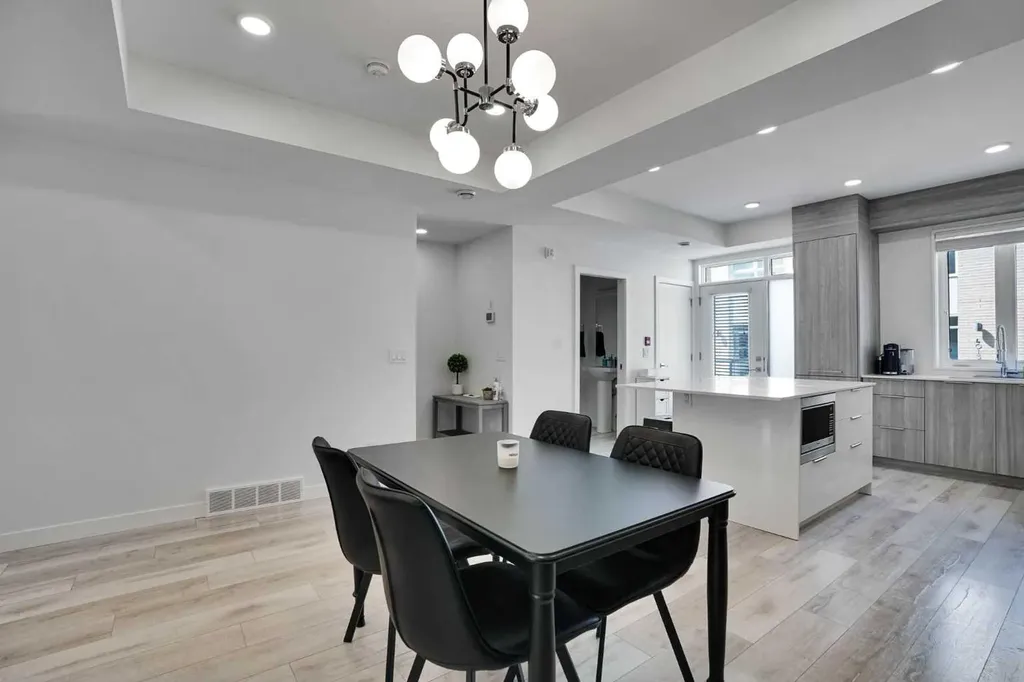 4012 Kovitz Lane NW Calgary AB T3B 6H3
