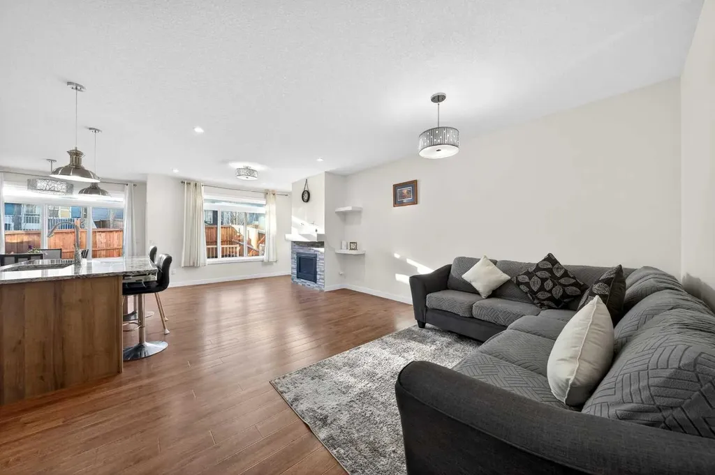 353 Nolanhurst Crescent NW Calgary AB T3R 0Z1