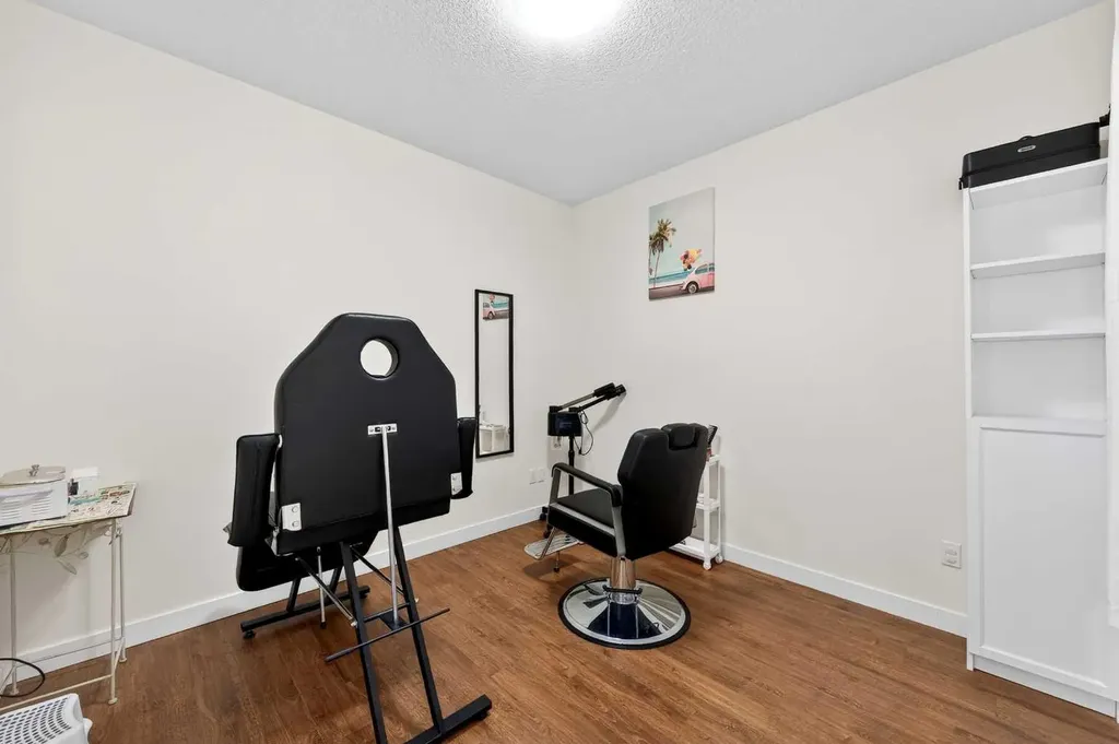 353 Nolanhurst Crescent NW Calgary AB T3R 0Z1
