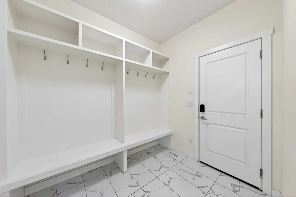 353 Nolanhurst Crescent NW Calgary AB T3R 0Z1