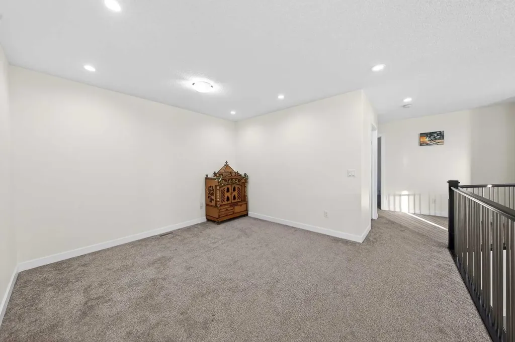 353 Nolanhurst Crescent NW Calgary AB T3R 0Z1