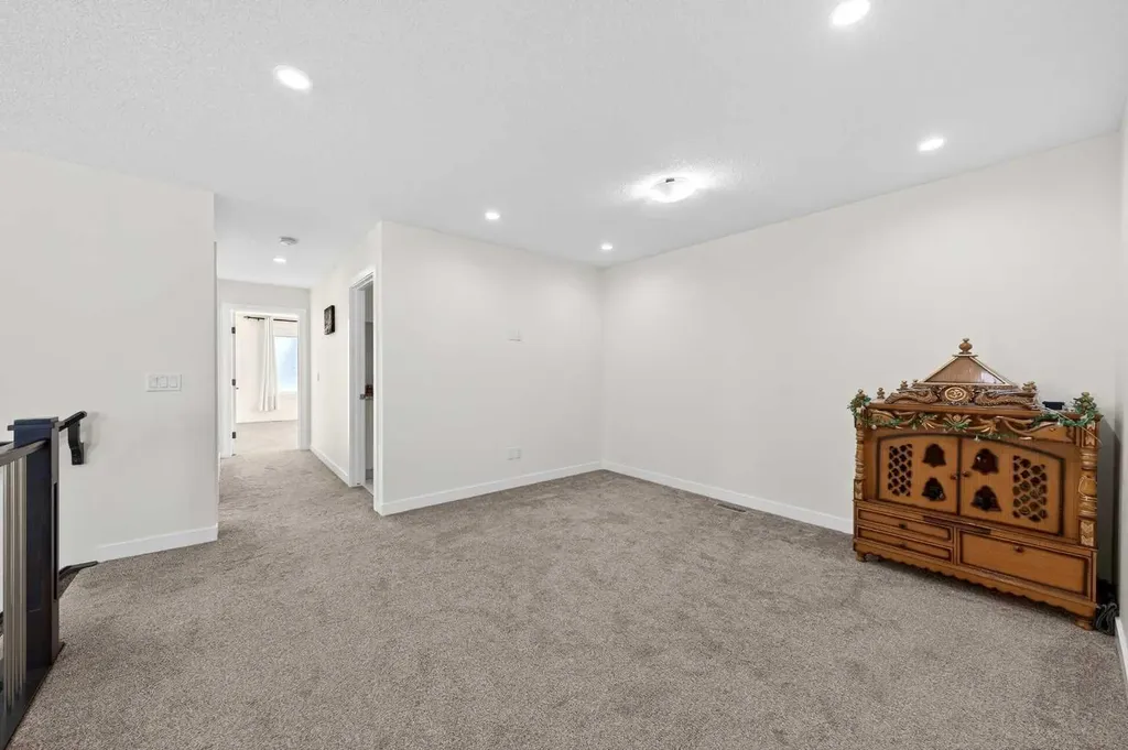 353 Nolanhurst Crescent NW Calgary AB T3R 0Z1