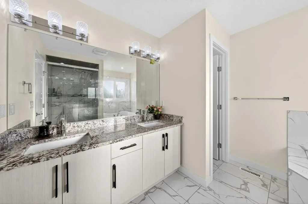 353 Nolanhurst Crescent NW Calgary AB T3R 0Z1