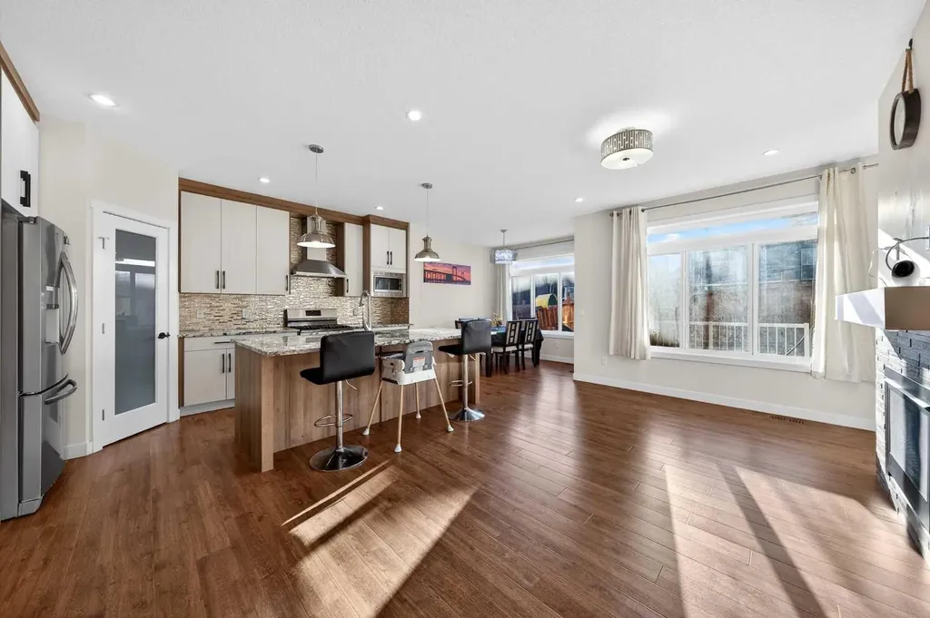 353 Nolanhurst Crescent NW Calgary AB T3R 0Z1