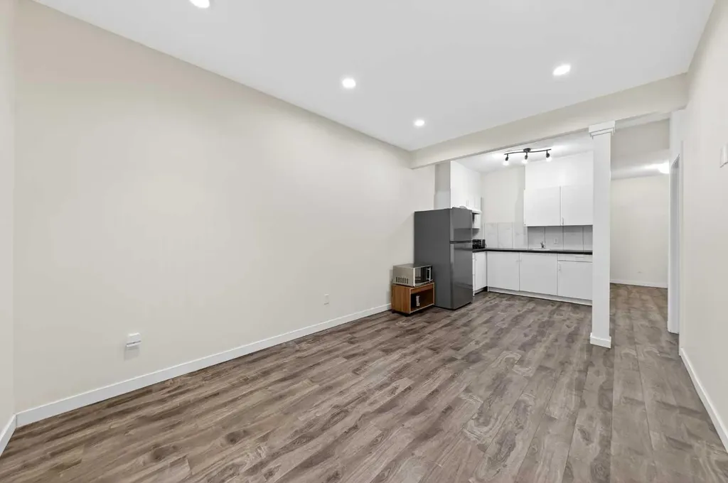 353 Nolanhurst Crescent NW Calgary AB T3R 0Z1