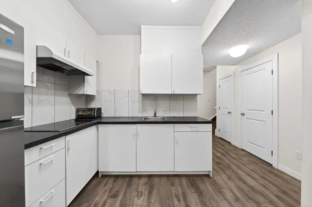 353 Nolanhurst Crescent NW Calgary AB T3R 0Z1