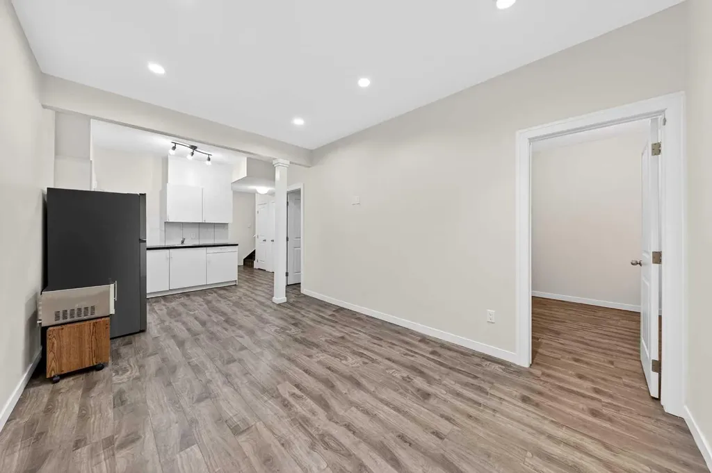 353 Nolanhurst Crescent NW Calgary AB T3R 0Z1