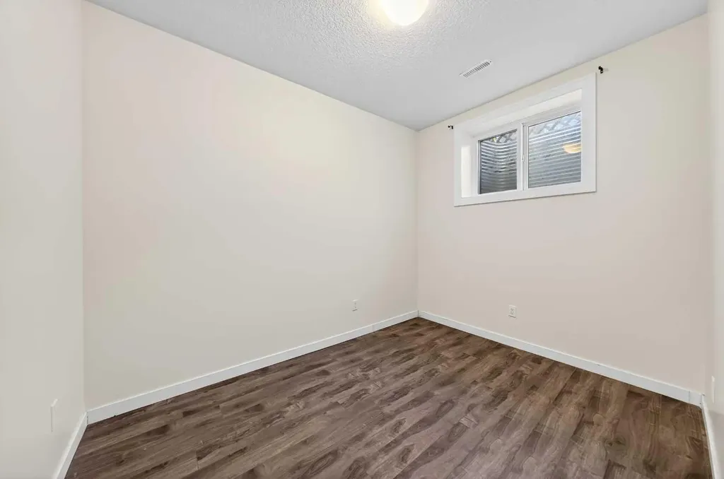 353 Nolanhurst Crescent NW Calgary AB T3R 0Z1