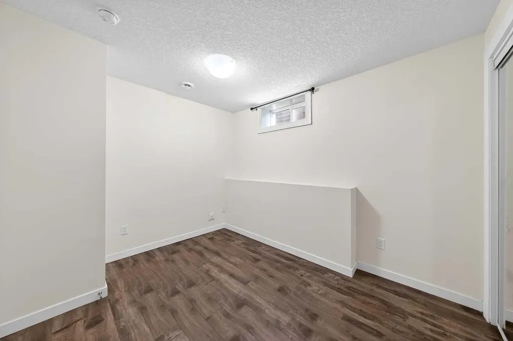 353 Nolanhurst Crescent NW Calgary AB T3R 0Z1