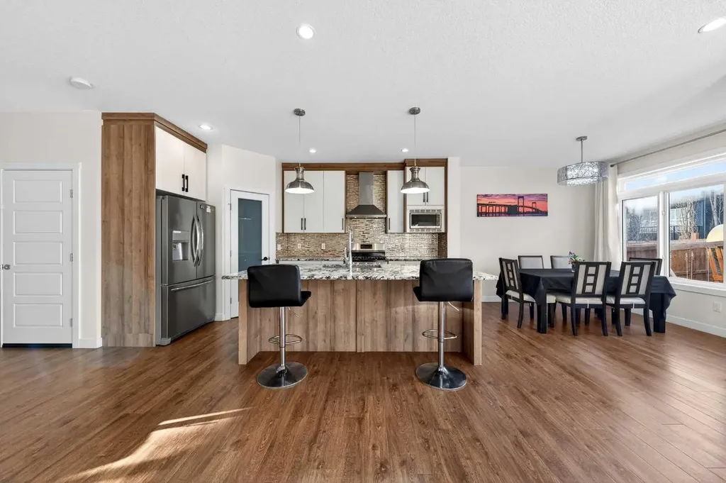 353 Nolanhurst Crescent NW Calgary AB T3R 0Z1