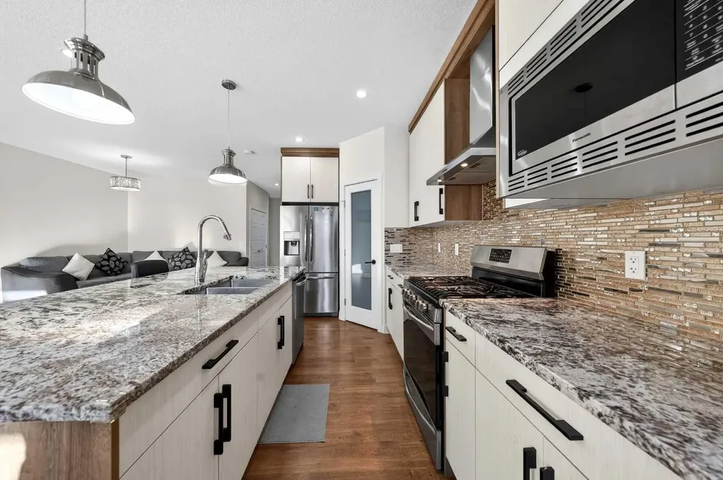 353 Nolanhurst Crescent NW Calgary AB T3R 0Z1