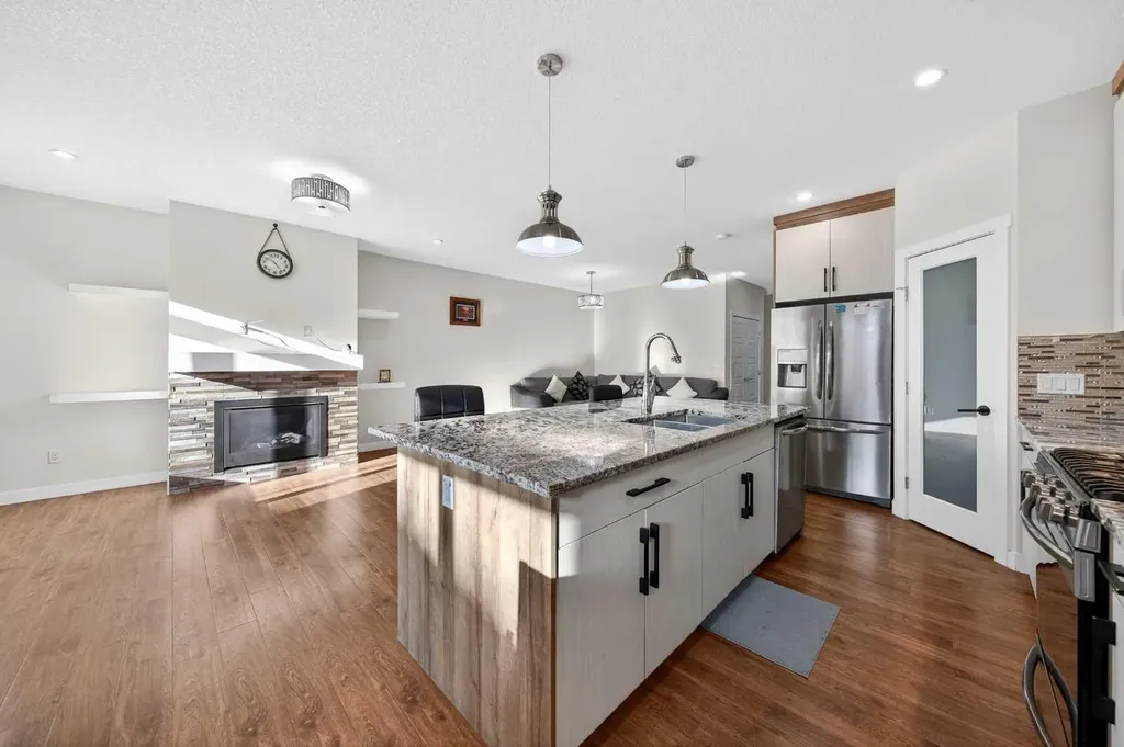 353 Nolanhurst Crescent NW Calgary AB T3R 0Z1