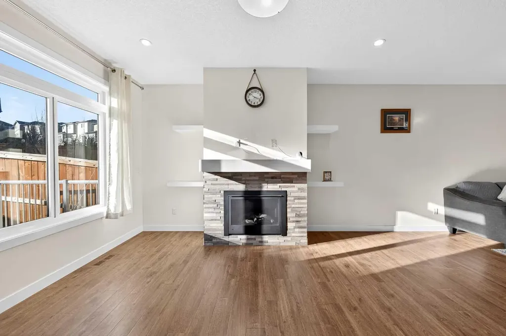 353 Nolanhurst Crescent NW Calgary AB T3R 0Z1
