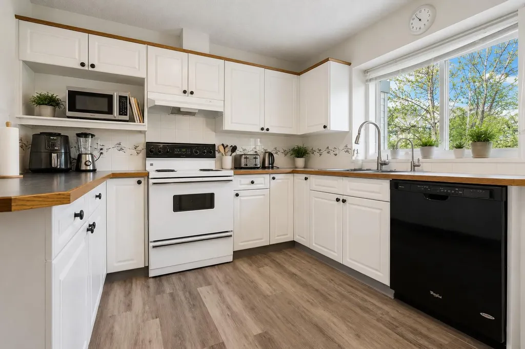 222 Anderson Grove SW Calgary AB T2W 6H7