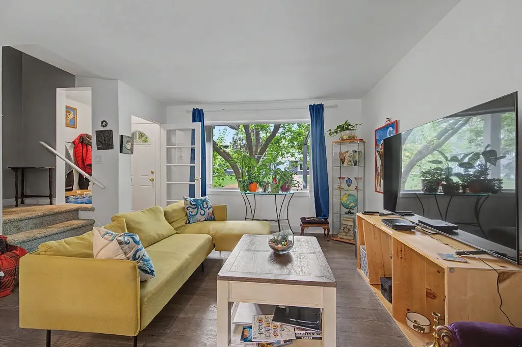 633 Regal Park NE Calgary AB T2E 0S6
