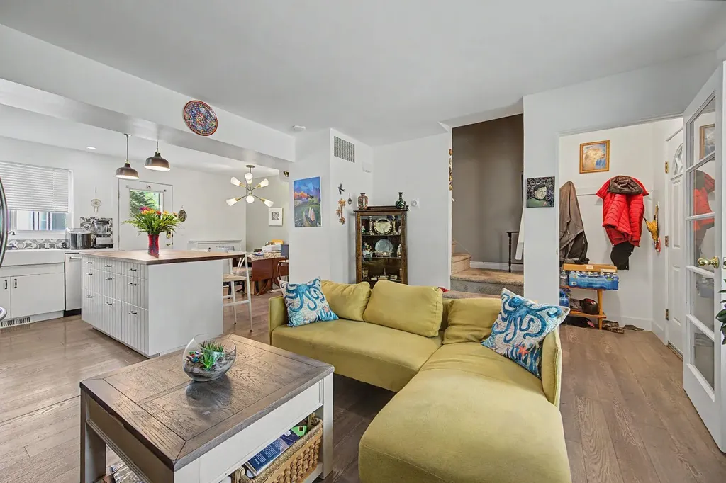 633 Regal Park NE Calgary AB T2E 0S6